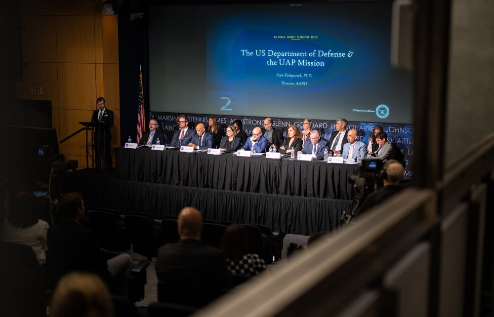 Kirkpatrick apresenta dados à equipe da NASA